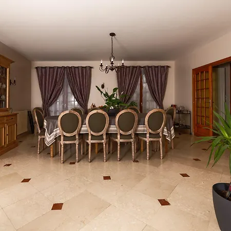 לינה וארוחת בוקר Le Clos Magedon 3*