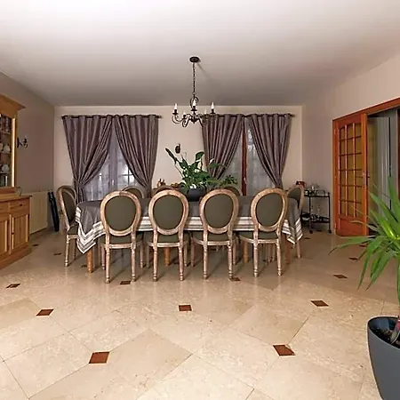 לינה וארוחת בוקר Le Clos Magedon Medan