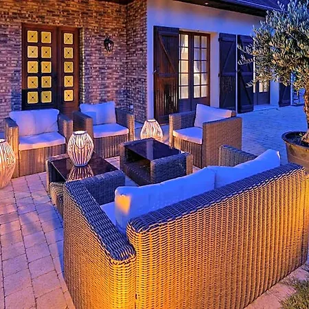 Le Clos Magedon Medan