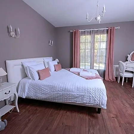 Le Clos Magedon Medan